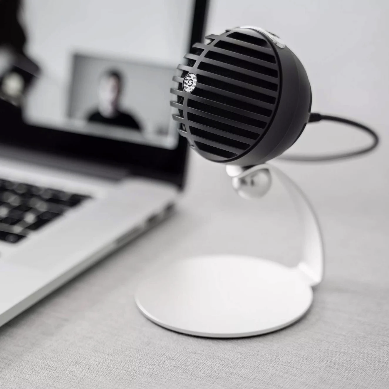 Shure Mv5C Home Office Microphone, Conférences Microphone pour Mac & Pc, Conception Durable et Portable, Configuration Rapide et Facile, Fonctionne avec Team, Zoom et Autres - Black (Mv5C-USB)
