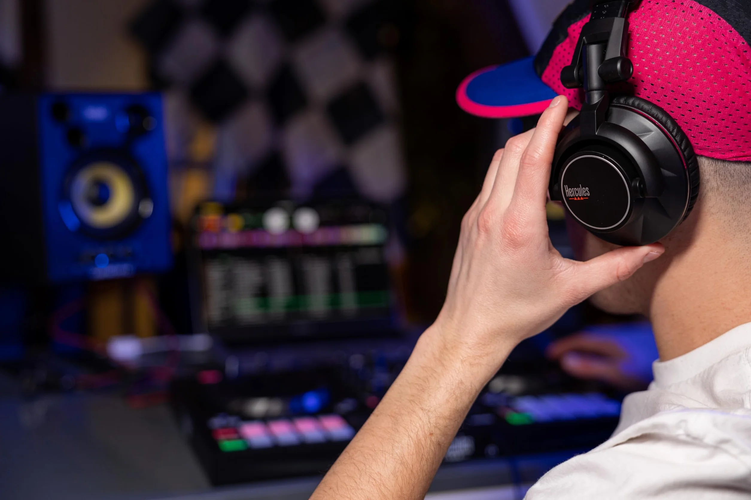 Hercules DJ Essentials Kit – Kit tout-en-un pour apprendre à mixer – Logiciels et tutoriels inclus