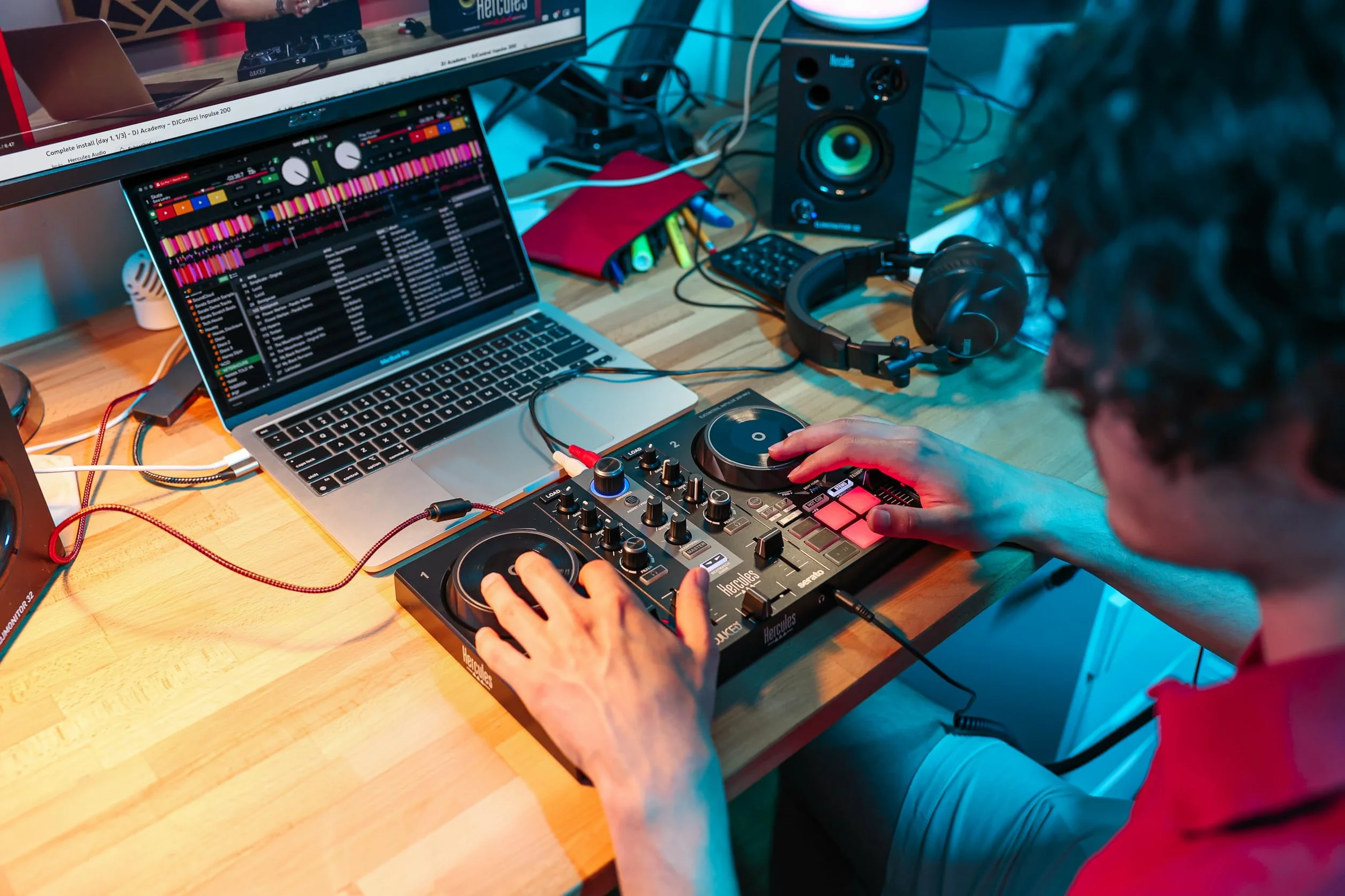 Hercules DJLearning Kit MK2 — Kit Tout-en-Un pour Apprendre à Mixer — Logiciels et Tutoriels Inclus