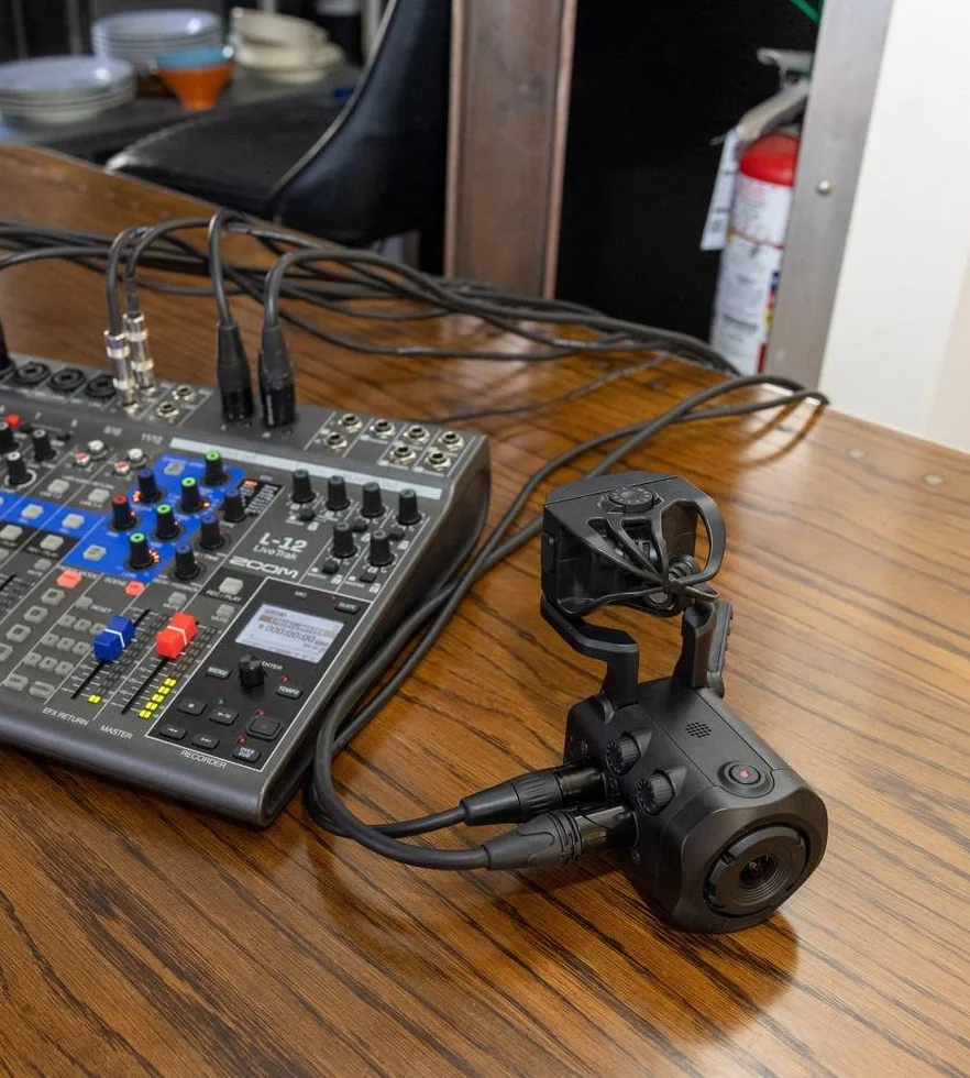 Zoom Q8n-4k Enregistreur vidéo UHD 4K, 4 pistes audio, capsule microphones stéréo X/Y amovible, 2 entrées XLR, objectif grand angle 150°, mode selfie, pour musique, vidéos YouTube, streaming, webcam