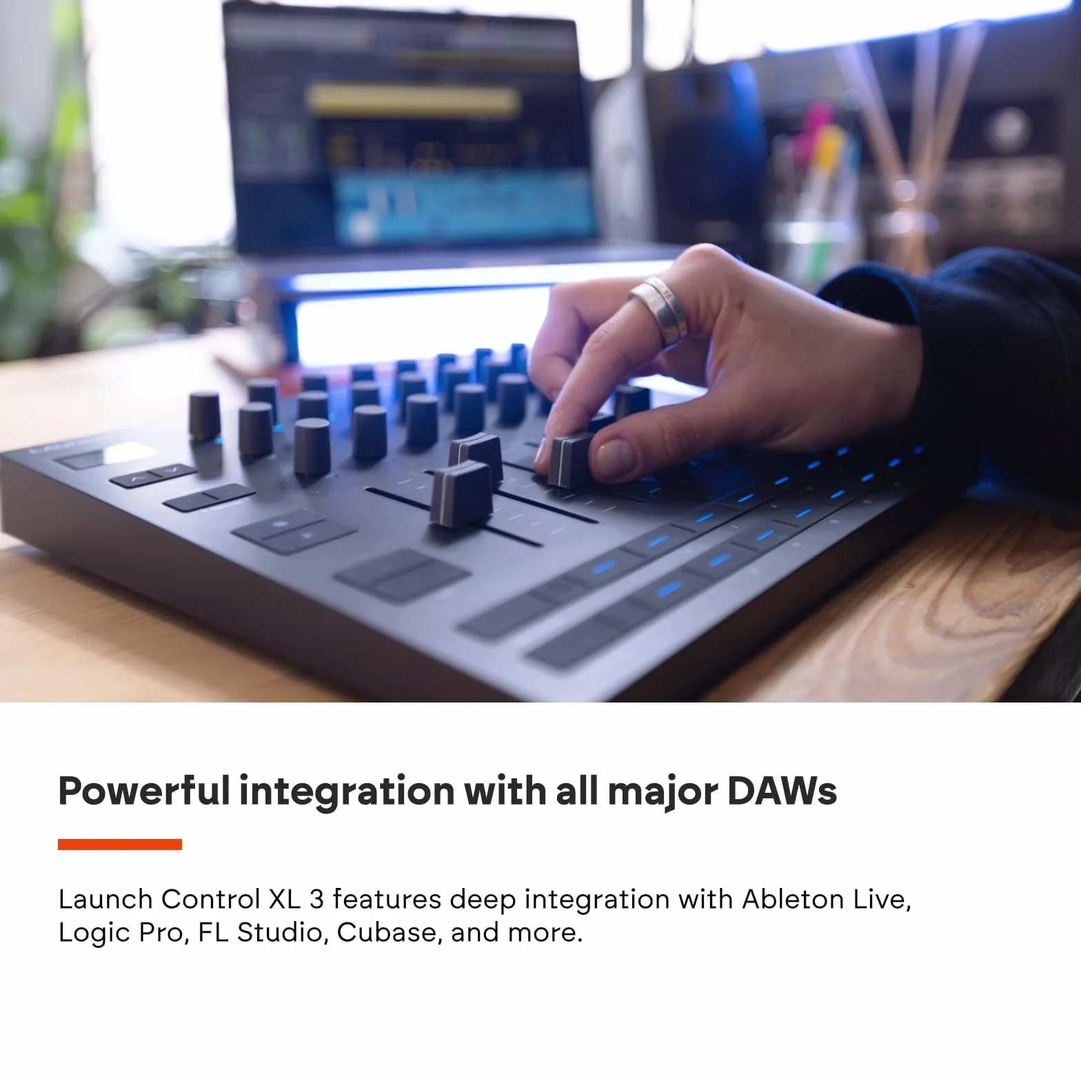 Novation Launch Control XL 3 – surface de contrôle et de mixage MIDI alimentée en USB pour les STAN et le matériel, avec 8 faders, 24 encodeurs sans fin, des entrée/sorties MIDI et un bundle logiciel