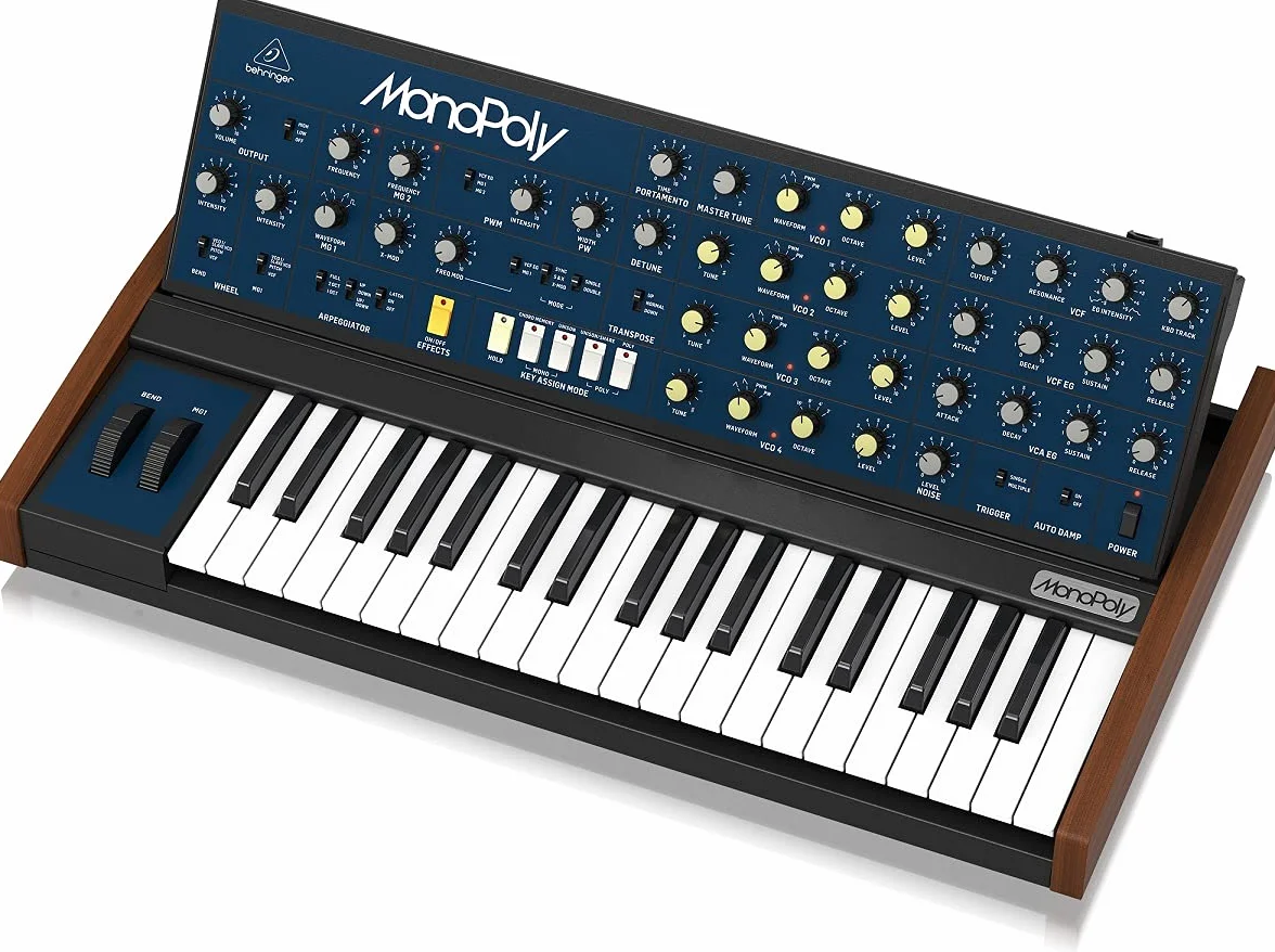 Behringer MONOPOLY Synthétiseur polyphonique analogique 4 voix avec 37 touches pleine taille, 4 VCO, VCF, 2 LFO, 2 enveloppes, synchronisation et modulation croisée et arpégiateur
