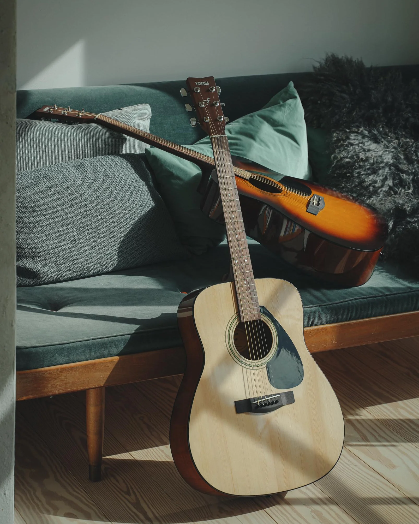 Yamaha F310 Guitare Acoustique Folk Nature – Guitare folk adultes 4/4 – Guitare d'étude Dreadnough