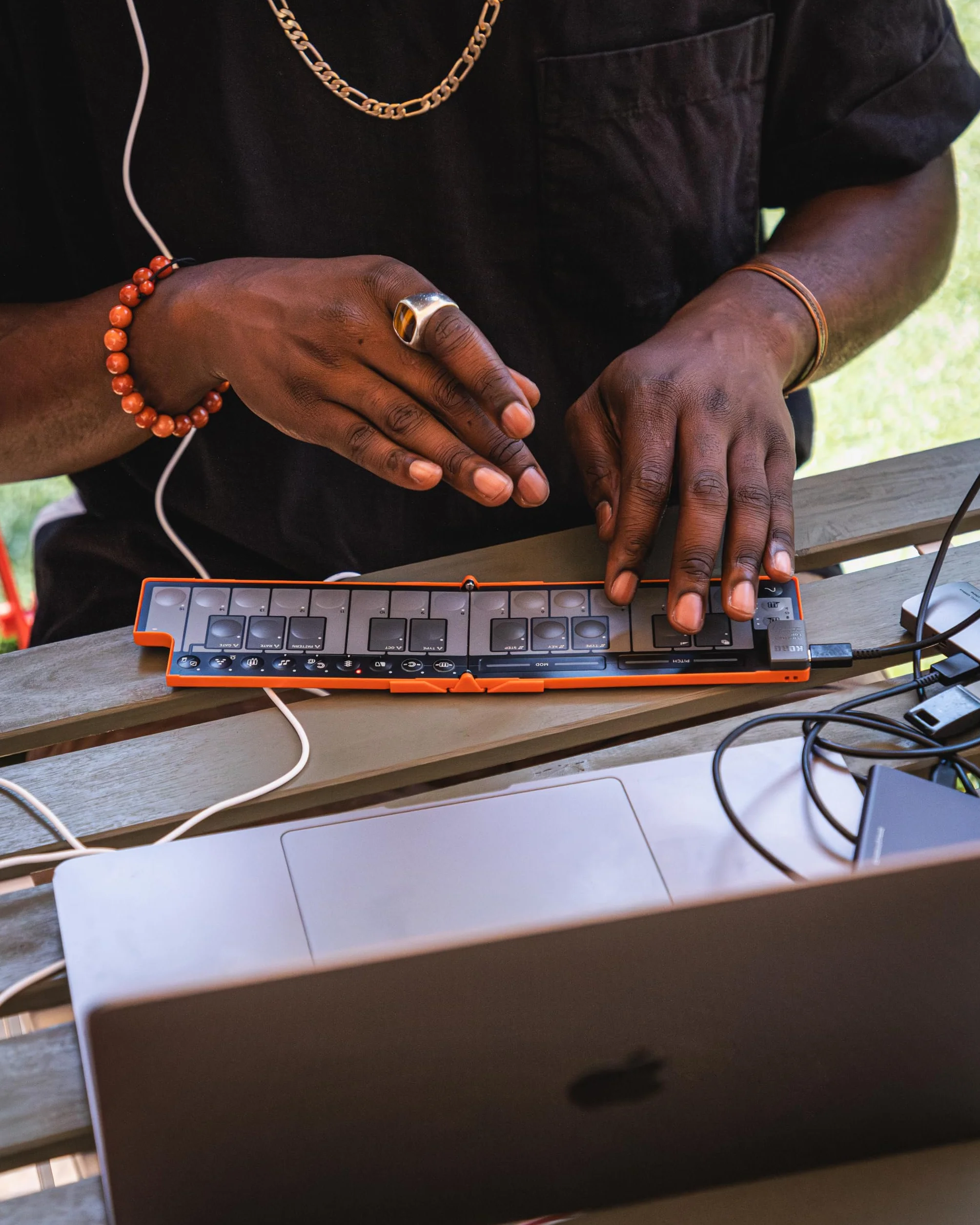 Korg nanoKEY Fold - Clavier contrôleur MIDI pliable à 25 touches avec USB-C et TRS-MIDI - Lava Orange