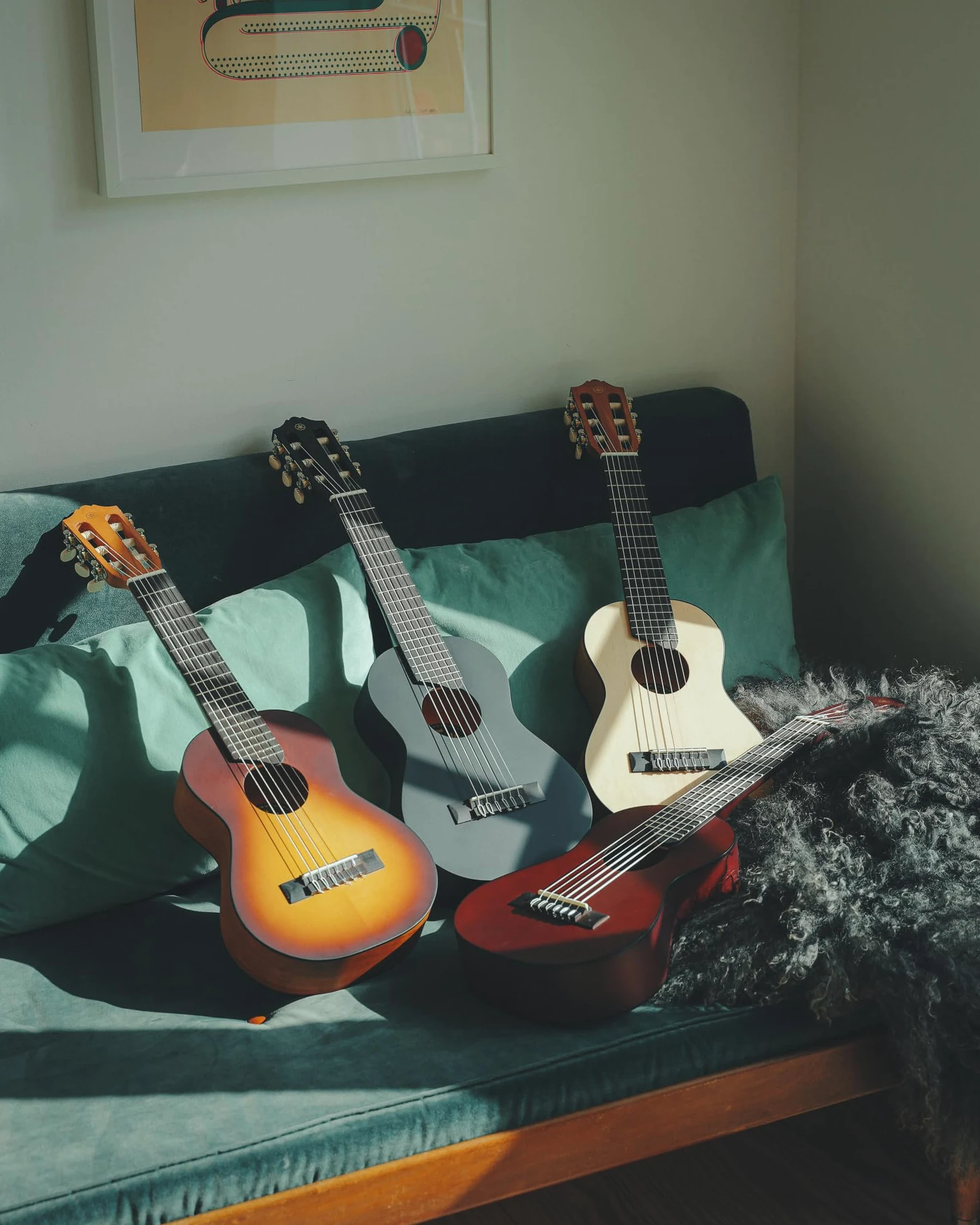 Yamaha GL-1 Guitalele Persimon Brown – le Compromis Idéal Entre la Guitare et la Sonorité Unique du Ukulélé – 1/4 Guitare de Voyage en Bois, Housse de Transport Incluse